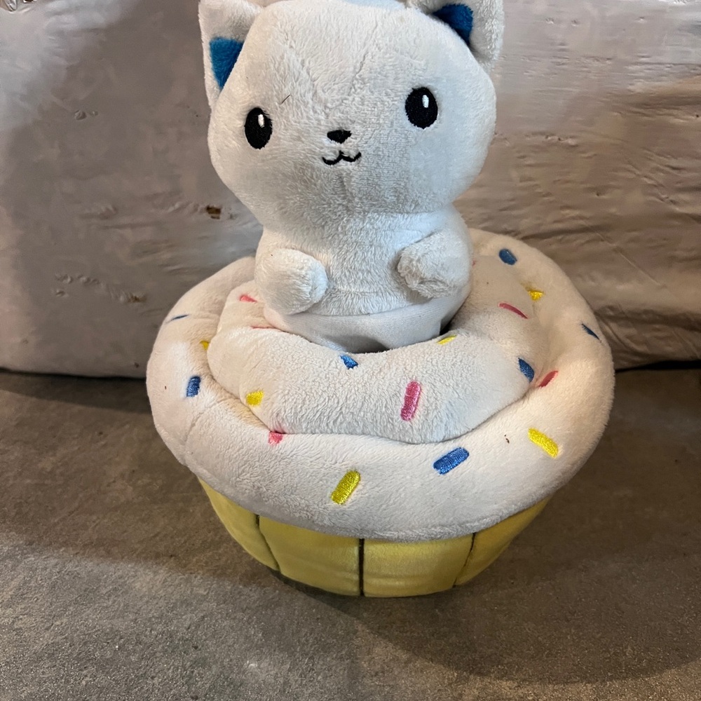 Teeturtle RARE! White and Yellow kitty cupcake!!! Kawaii Stuffed Animal Toy
